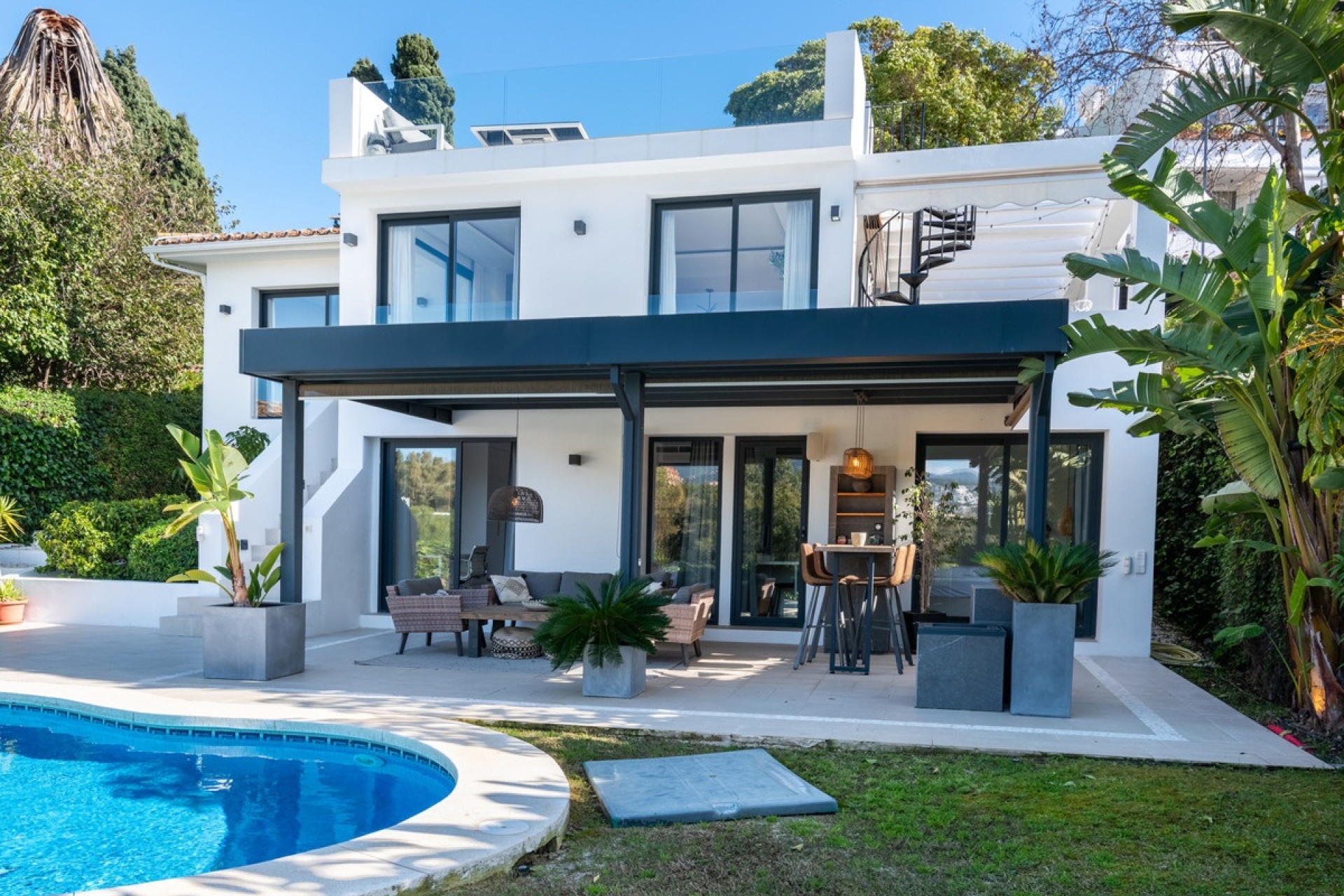 Resale - Villa - Marbella - Nueva Andalucía