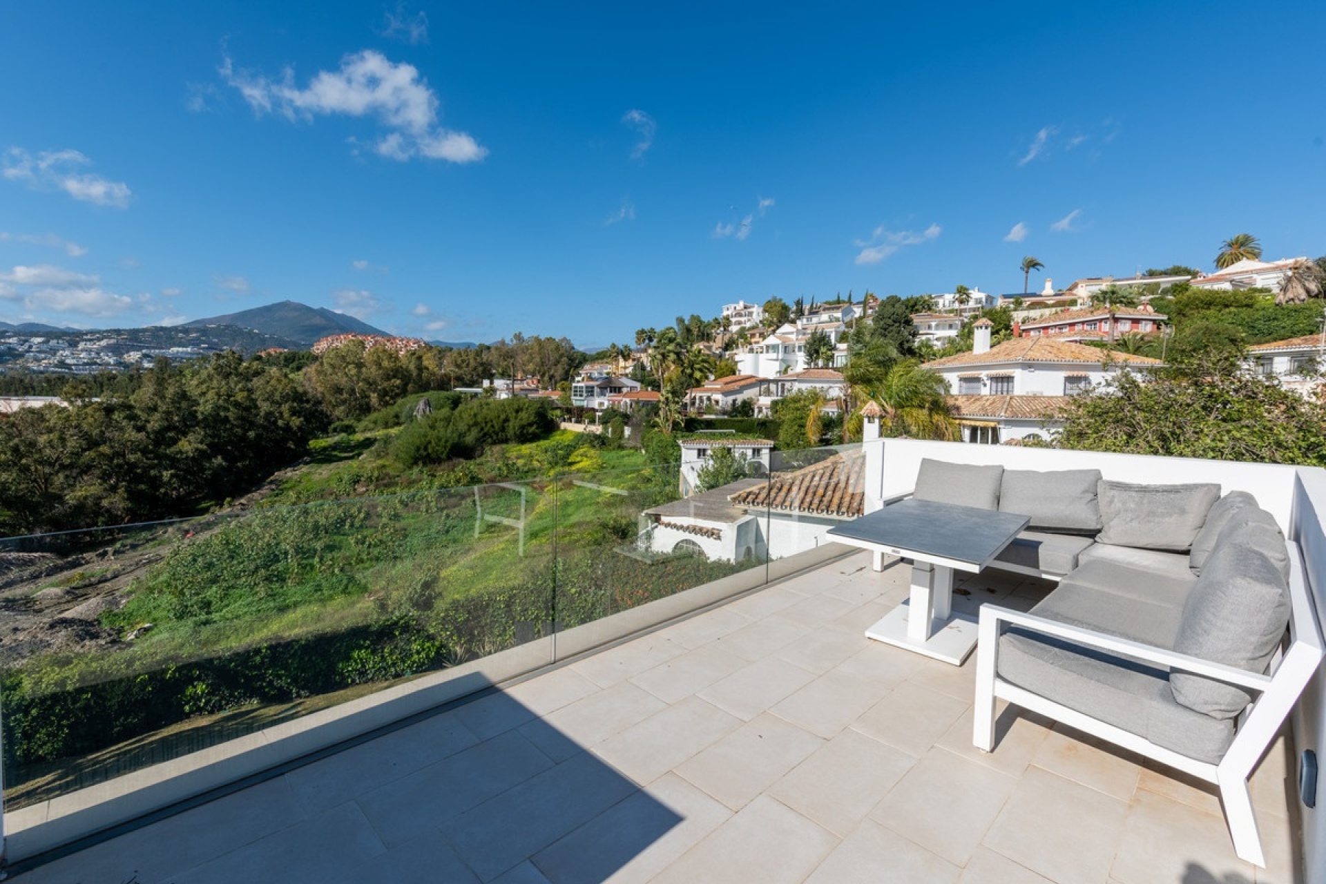 Resale - Villa - Marbella - Nueva Andalucía