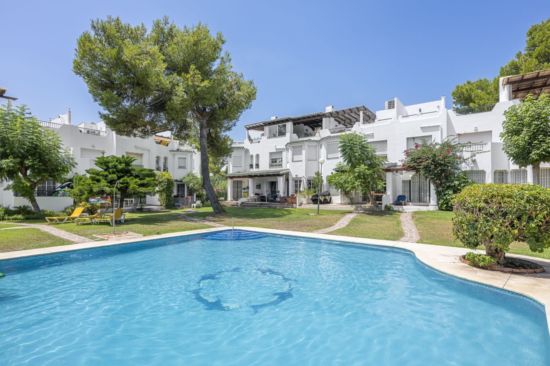 Resale - Villa - Marbella - Nueva Andalucía