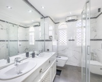 Resale - Villa - Marbella - Nueva Andalucía