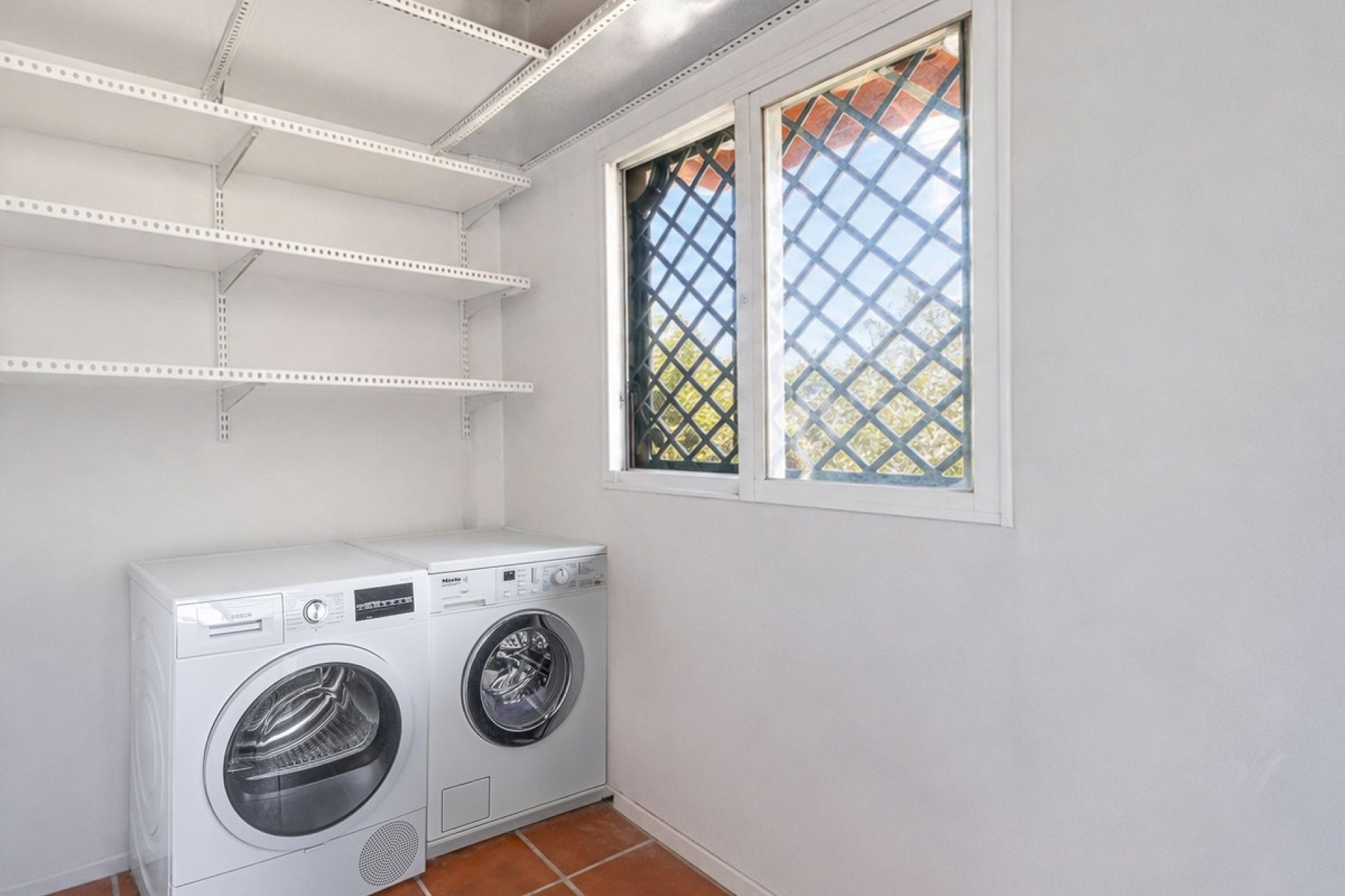 Resale - Villa - Marbella - Nueva Andalucía
