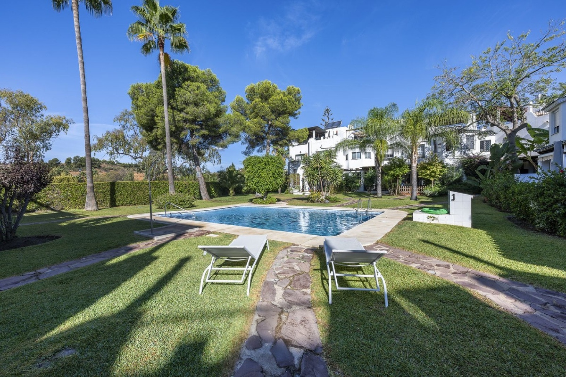 Resale - Villa - Marbella - Nueva Andalucía