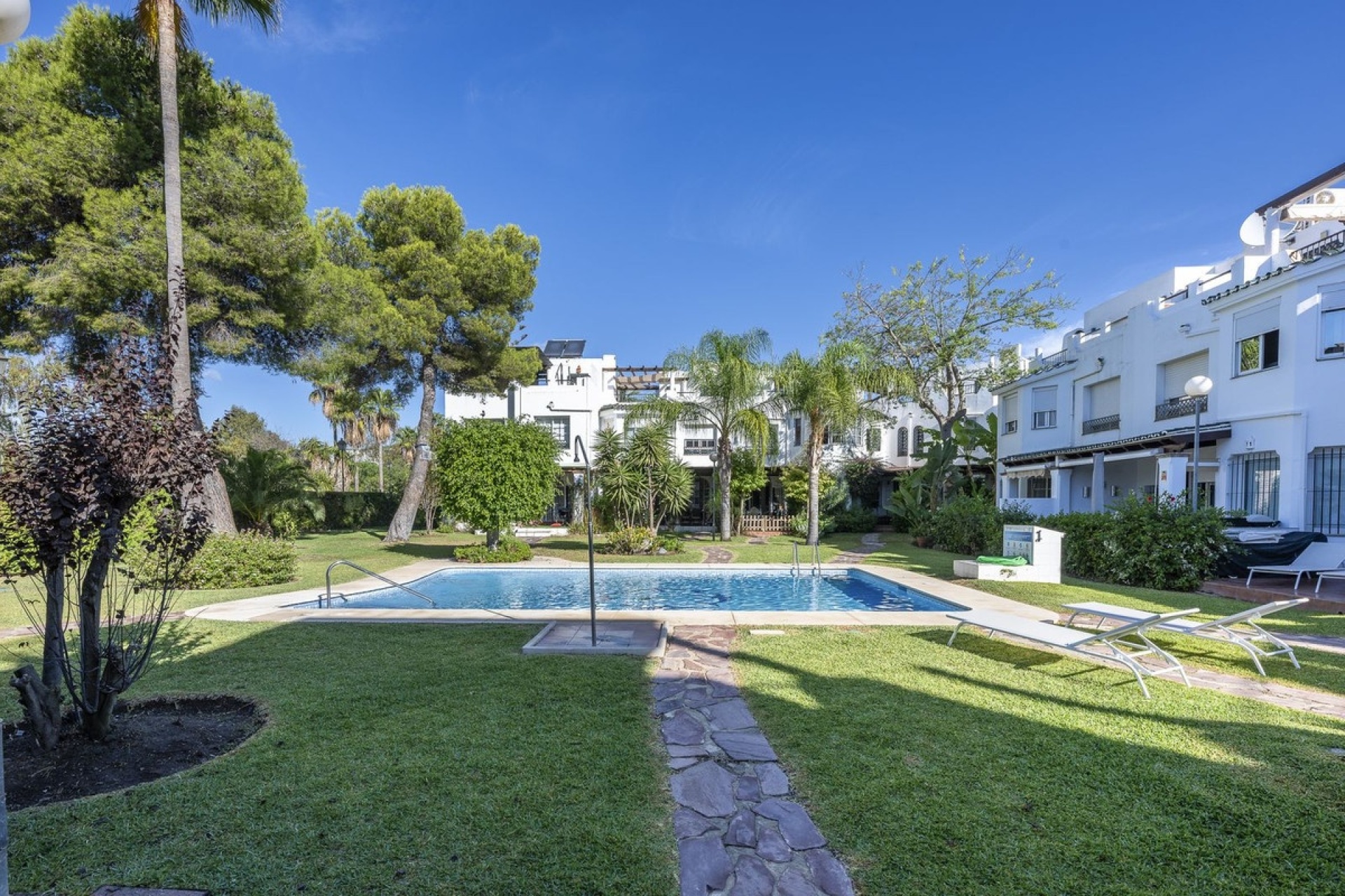 Resale - Villa - Marbella - Nueva Andalucía