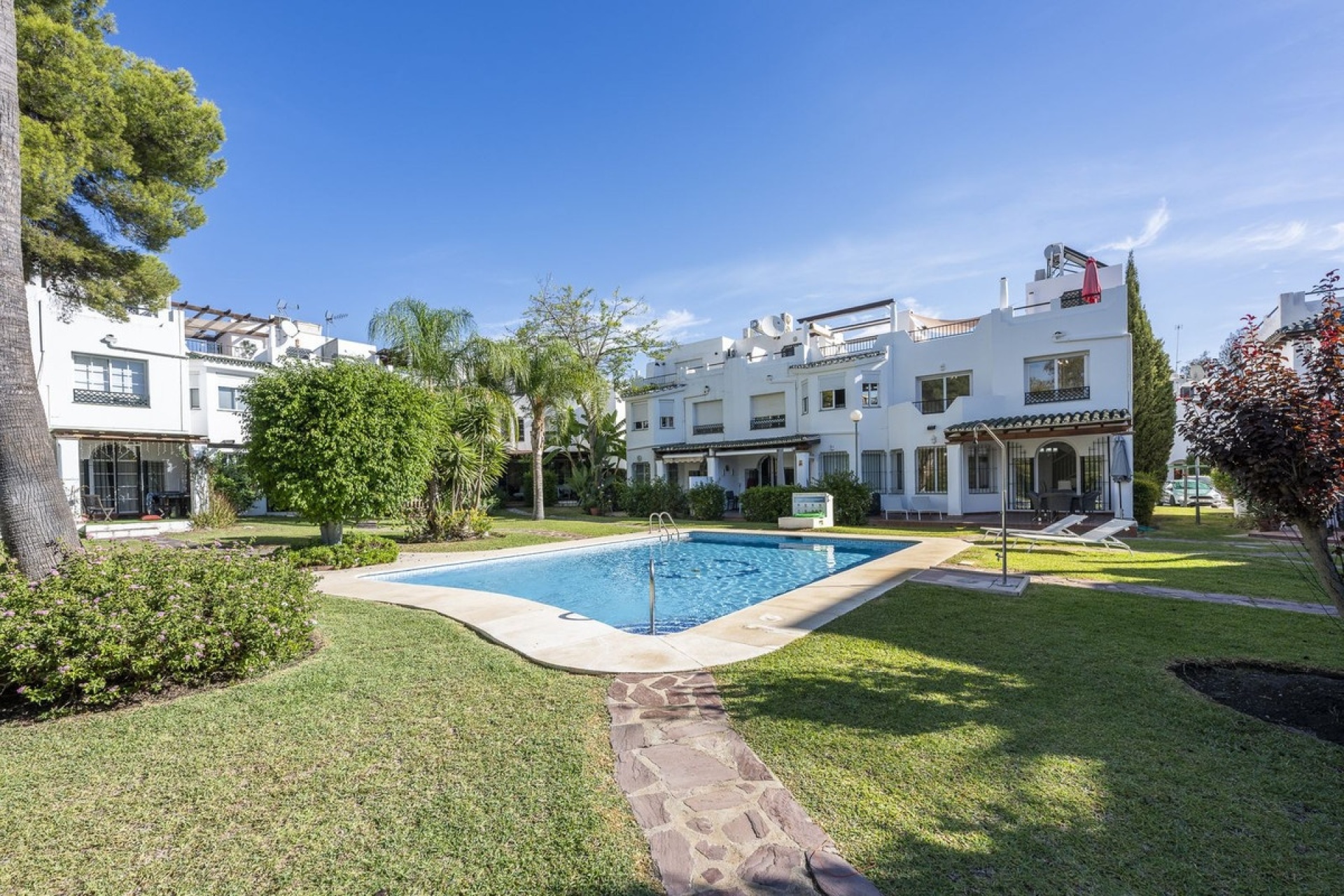 Resale - Villa - Marbella - Nueva Andalucía