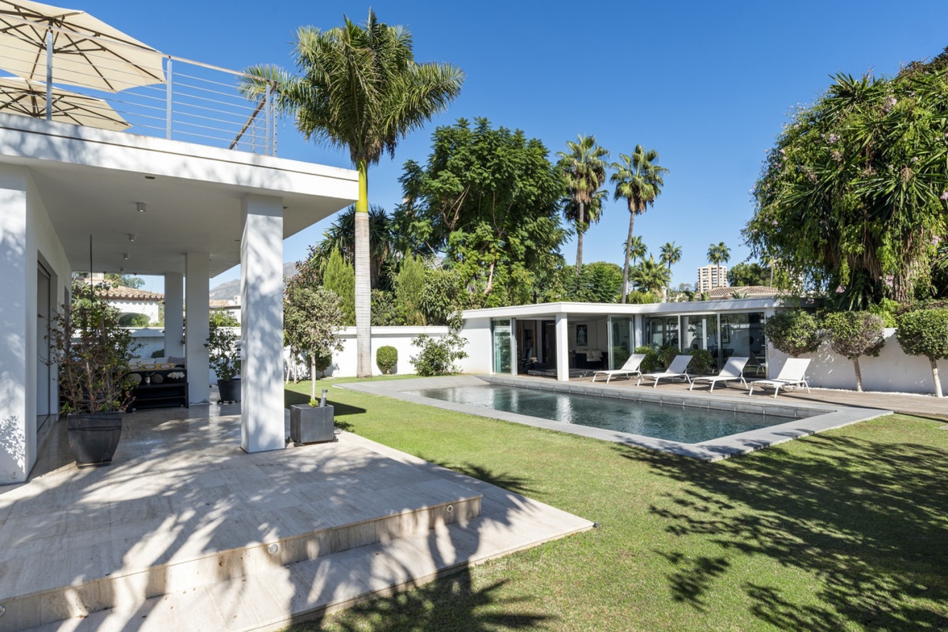 Resale - Villa - Marbella - Nueva Andalucía
