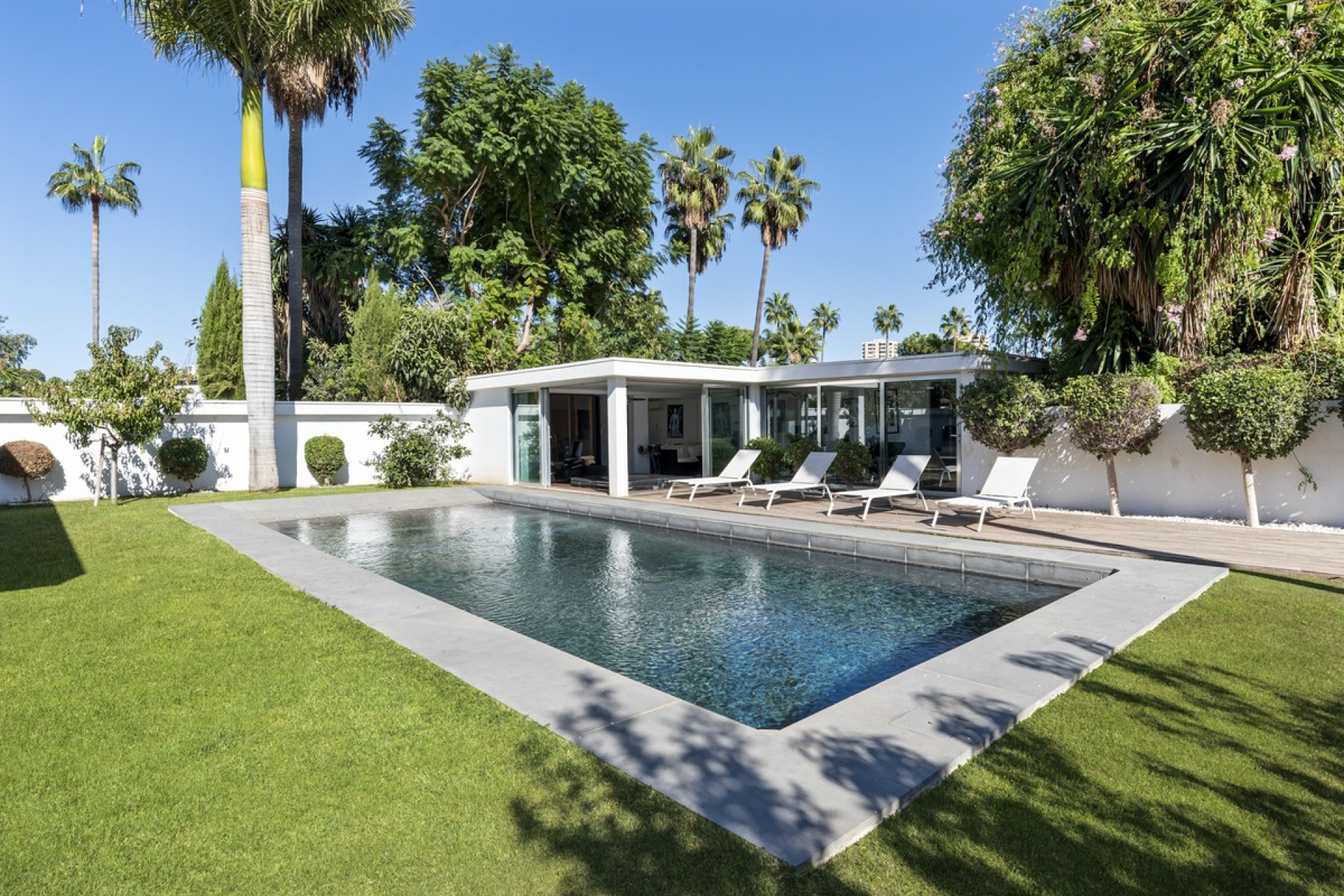 Resale - Villa - Marbella - Nueva Andalucía