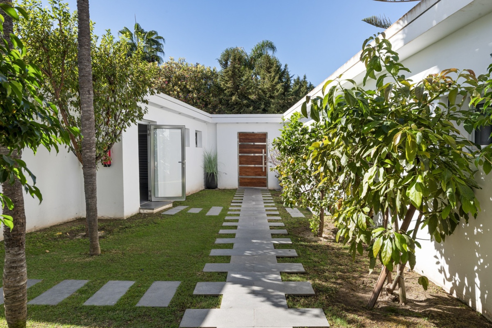 Resale - Villa - Marbella - Nueva Andalucía