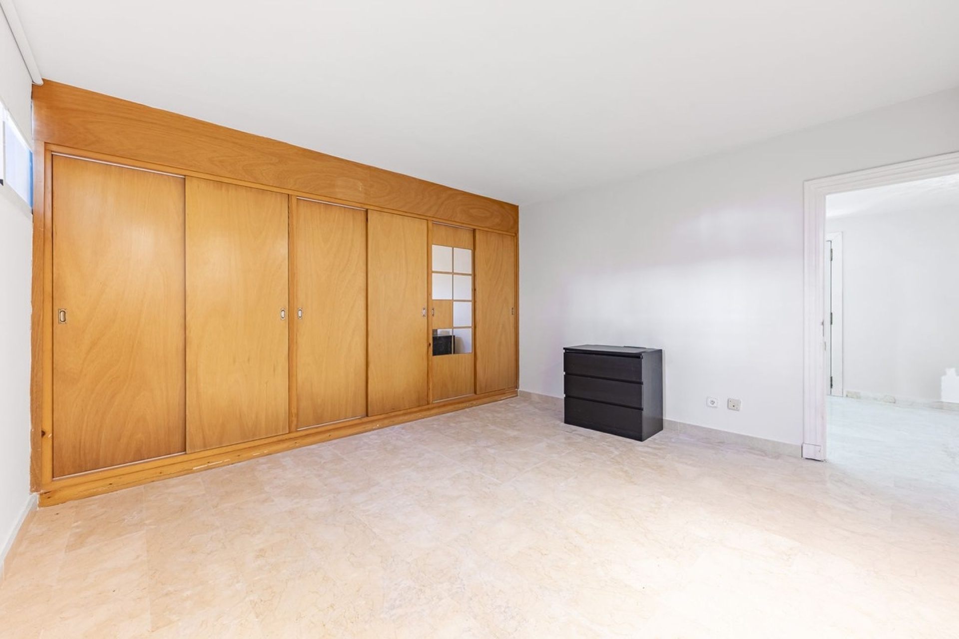 Resale - Villa - Marbella - Nueva Andalucía