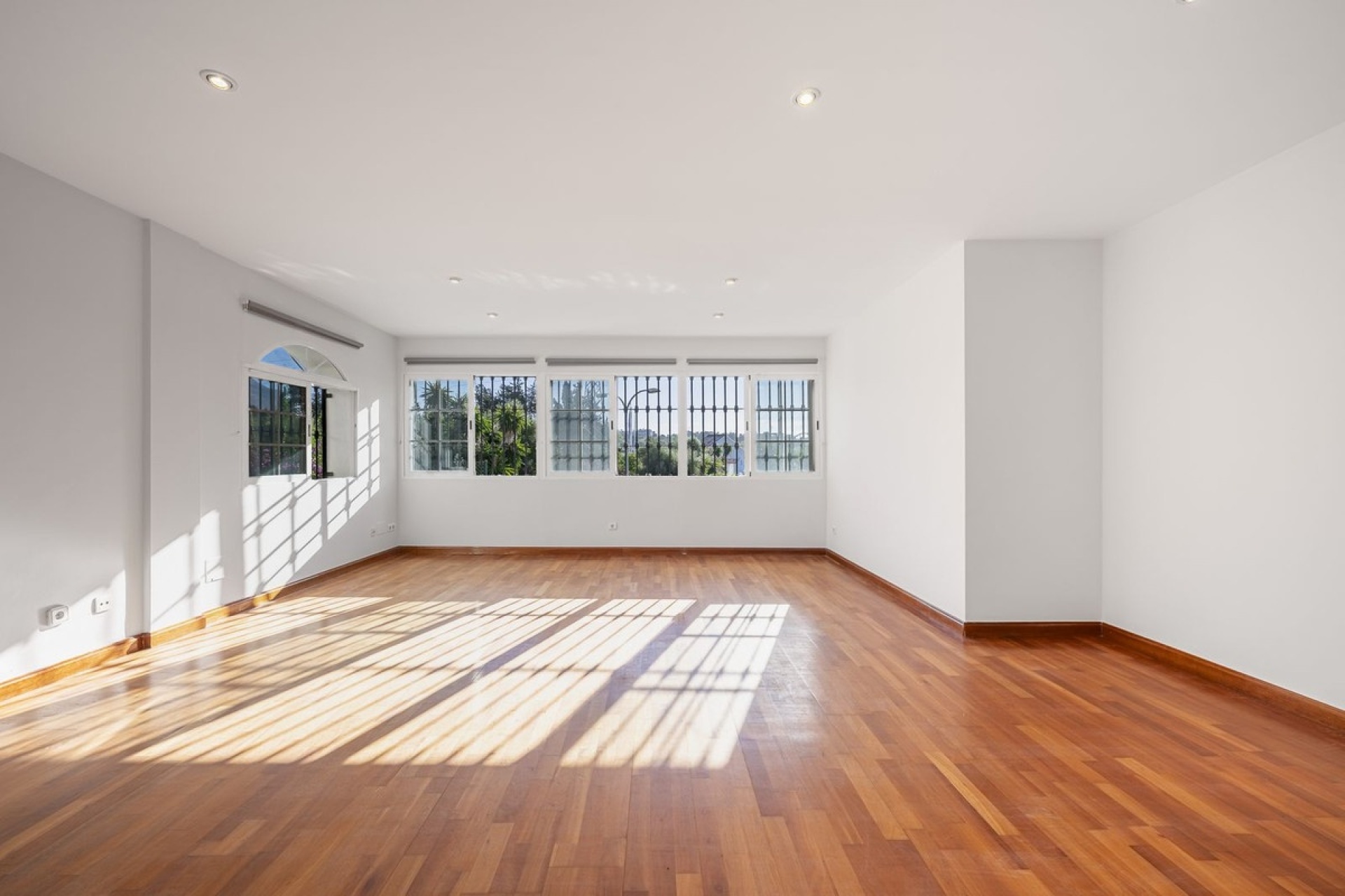 Resale - Villa - Marbella - Nueva Andalucía