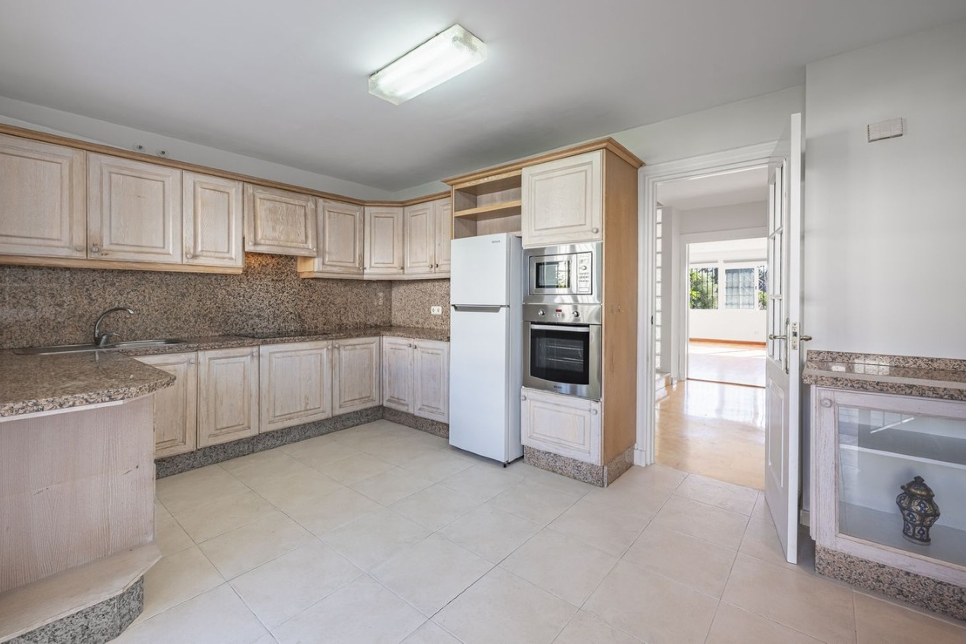 Resale - Villa - Marbella - Nueva Andalucía