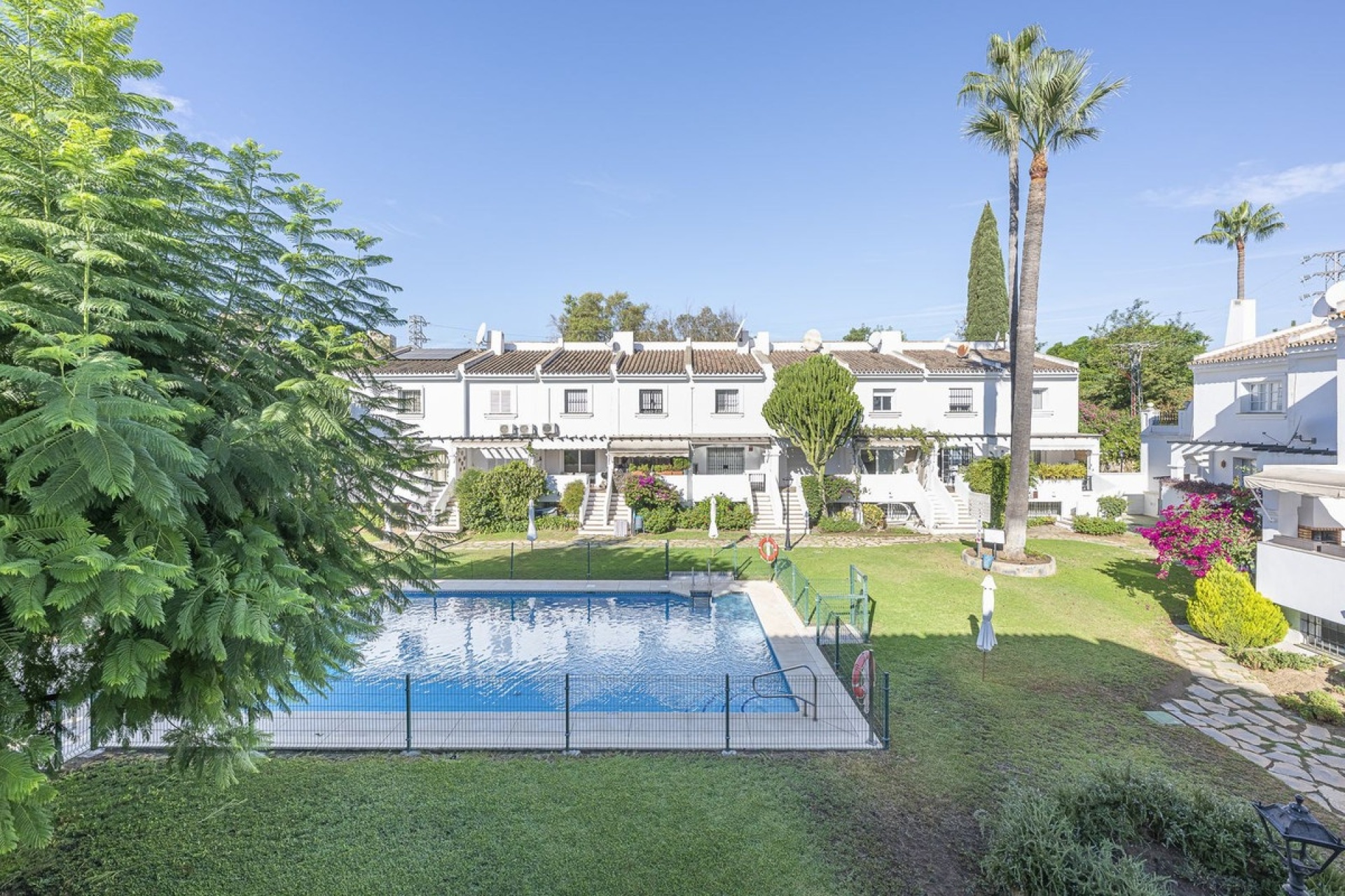 Resale - Villa - Marbella - Nueva Andalucía