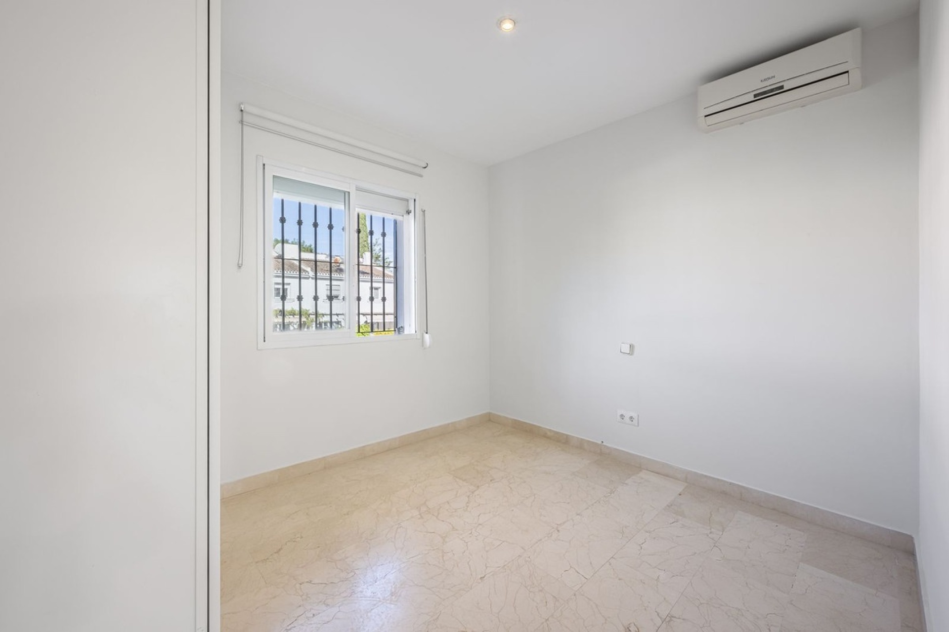 Resale - Villa - Marbella - Nueva Andalucía