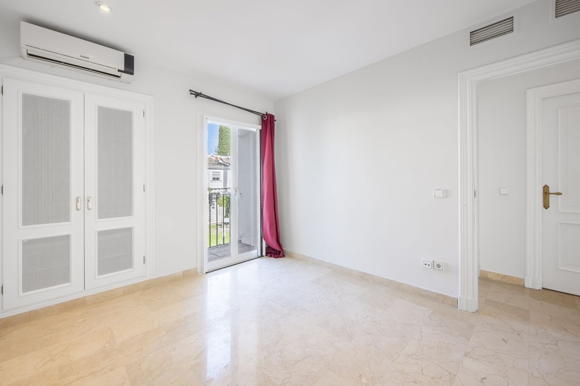 Resale - Villa - Marbella - Nueva Andalucía