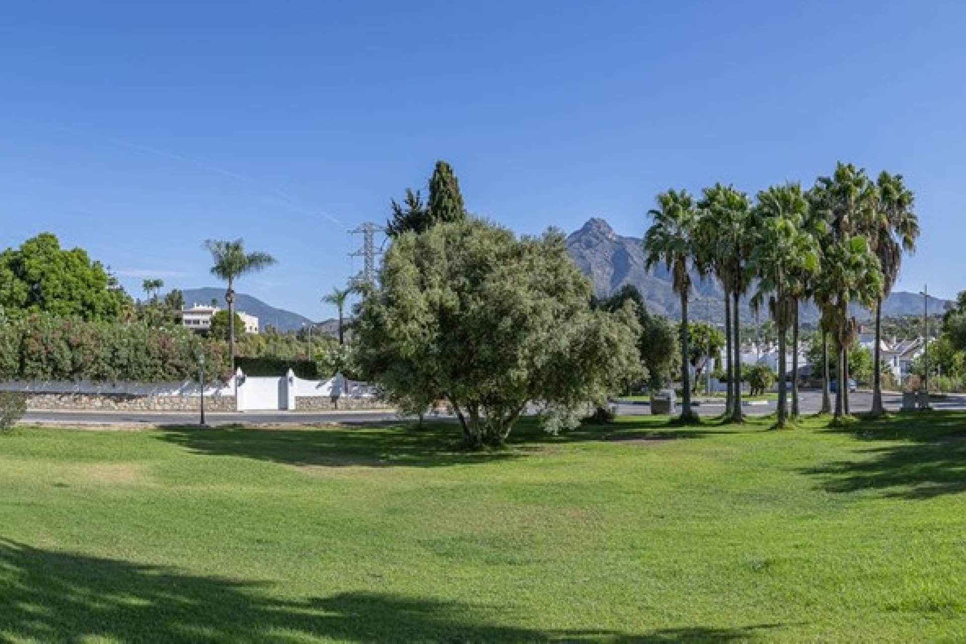 Resale - Villa - Marbella - Nueva Andalucía