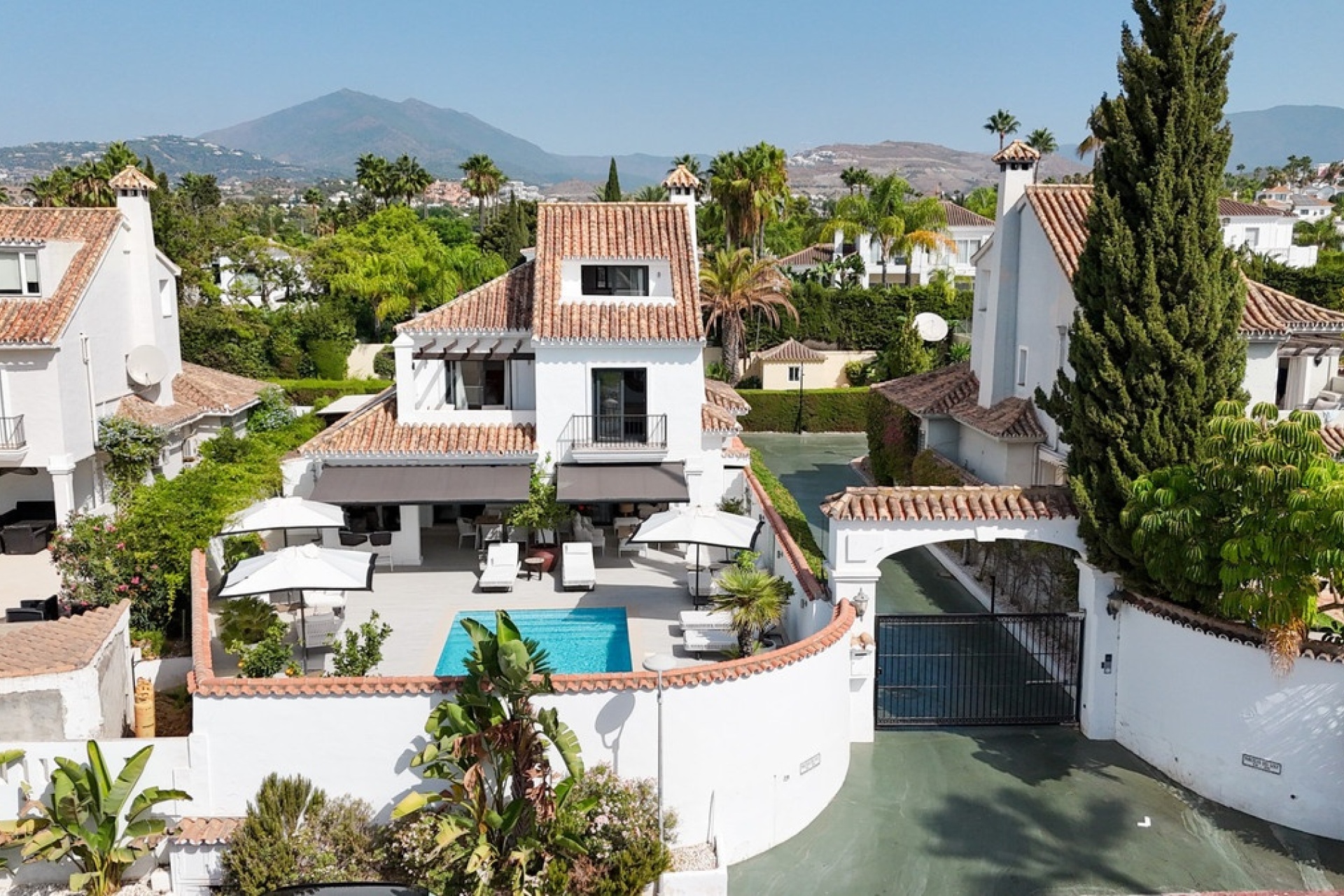 Resale - Villa - Marbella - Nueva Andalucía