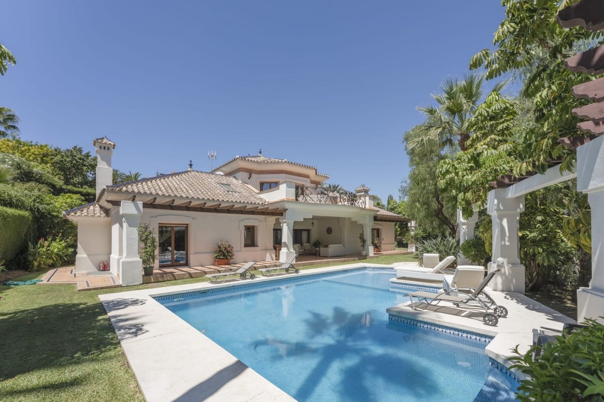 Resale - Villa - Marbella - Nueva Andalucía