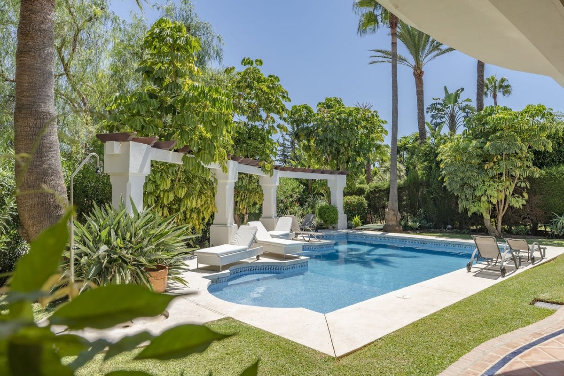 Resale - Villa - Marbella - Nueva Andalucía