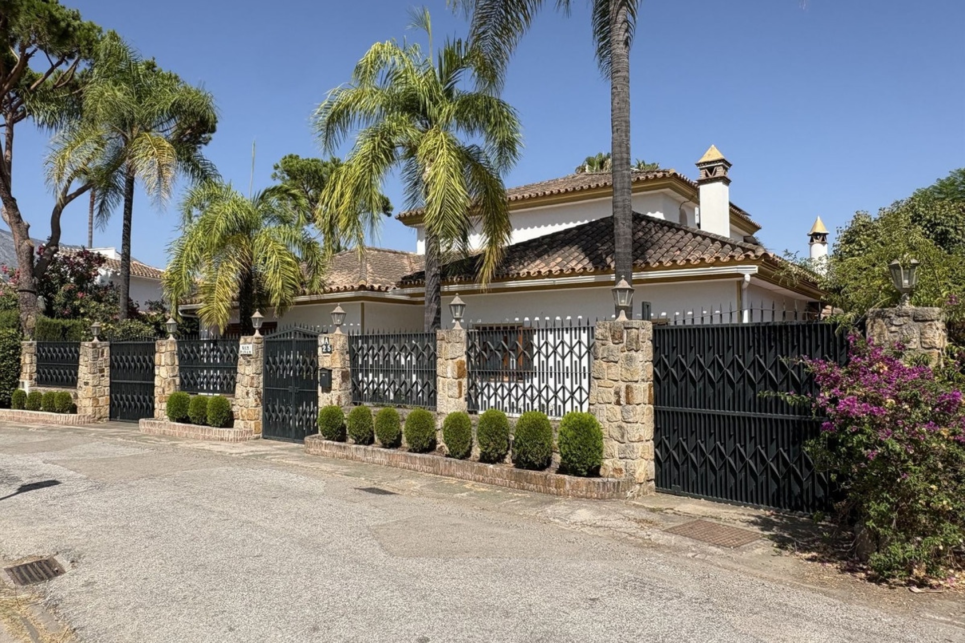 Resale - Villa - Marbella - Nueva Andalucía