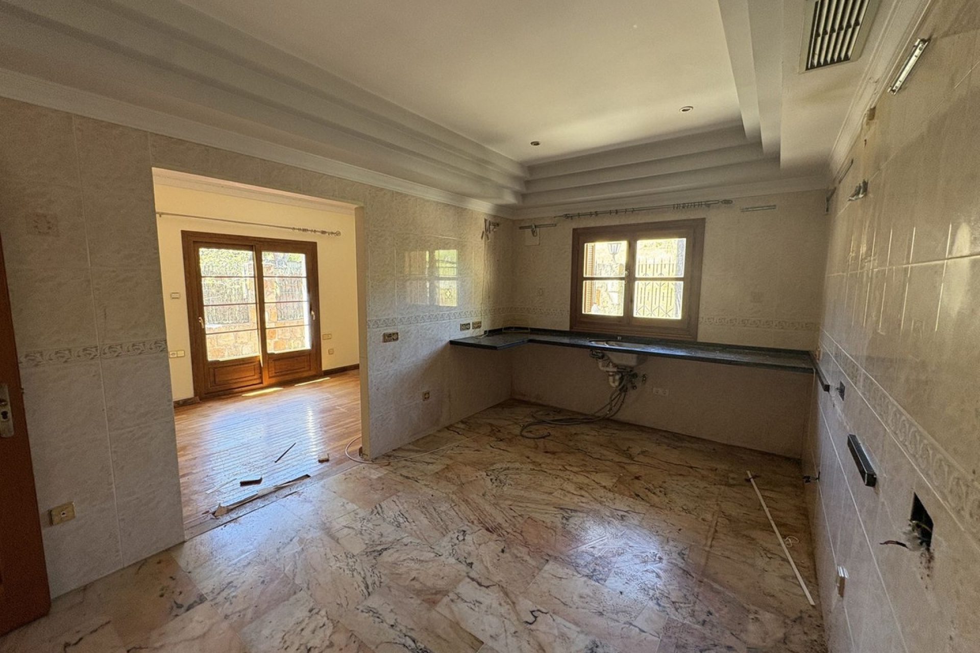 Resale - Villa - Marbella - Nueva Andalucía