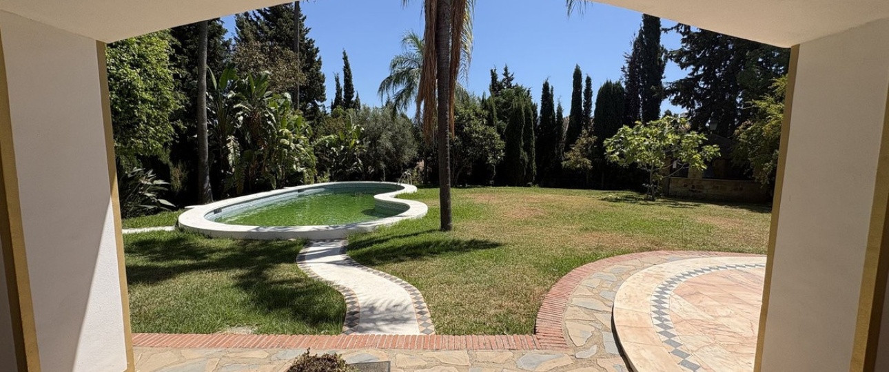 Resale - Villa - Marbella - Nueva Andalucía