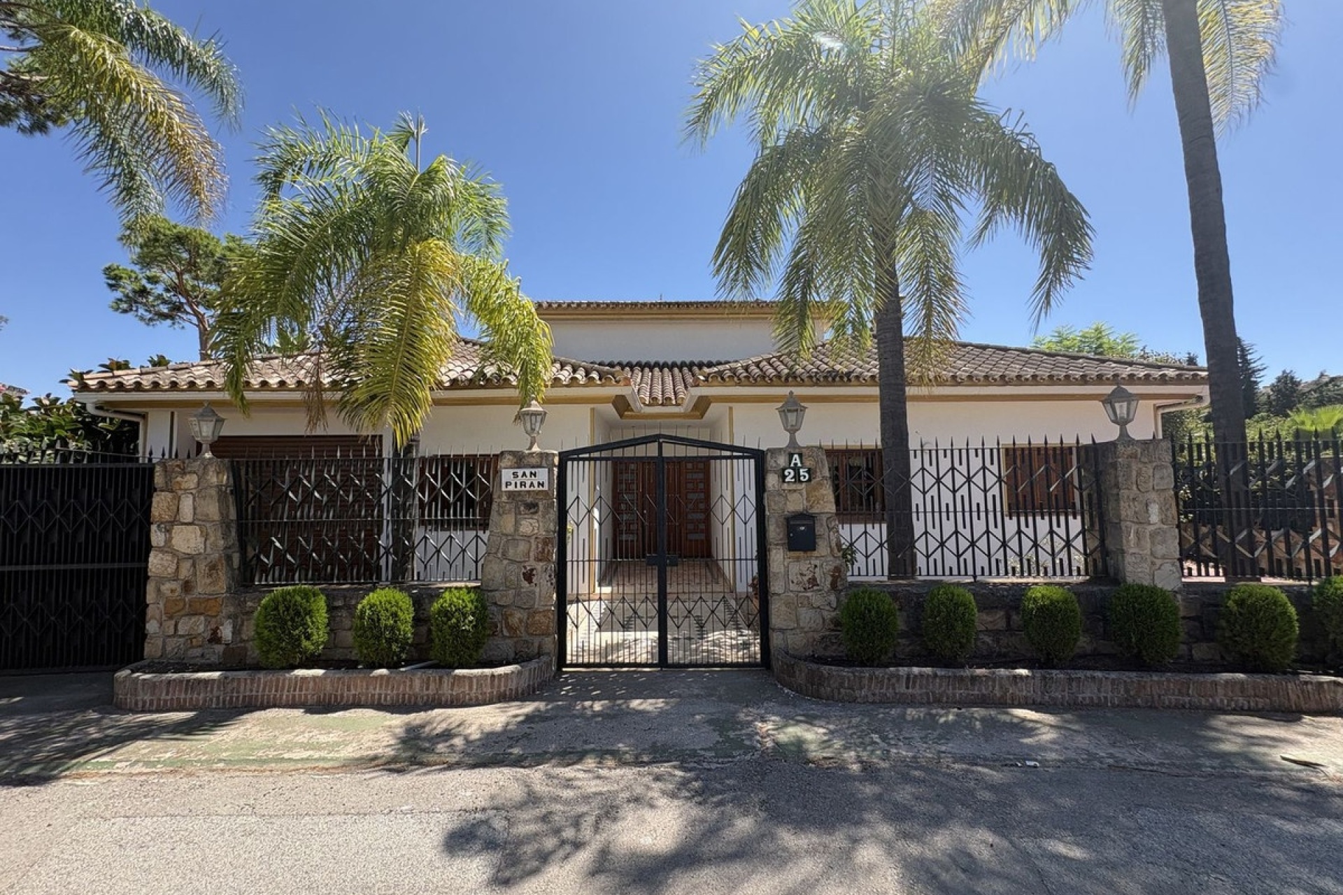 Resale - Villa - Marbella - Nueva Andalucía
