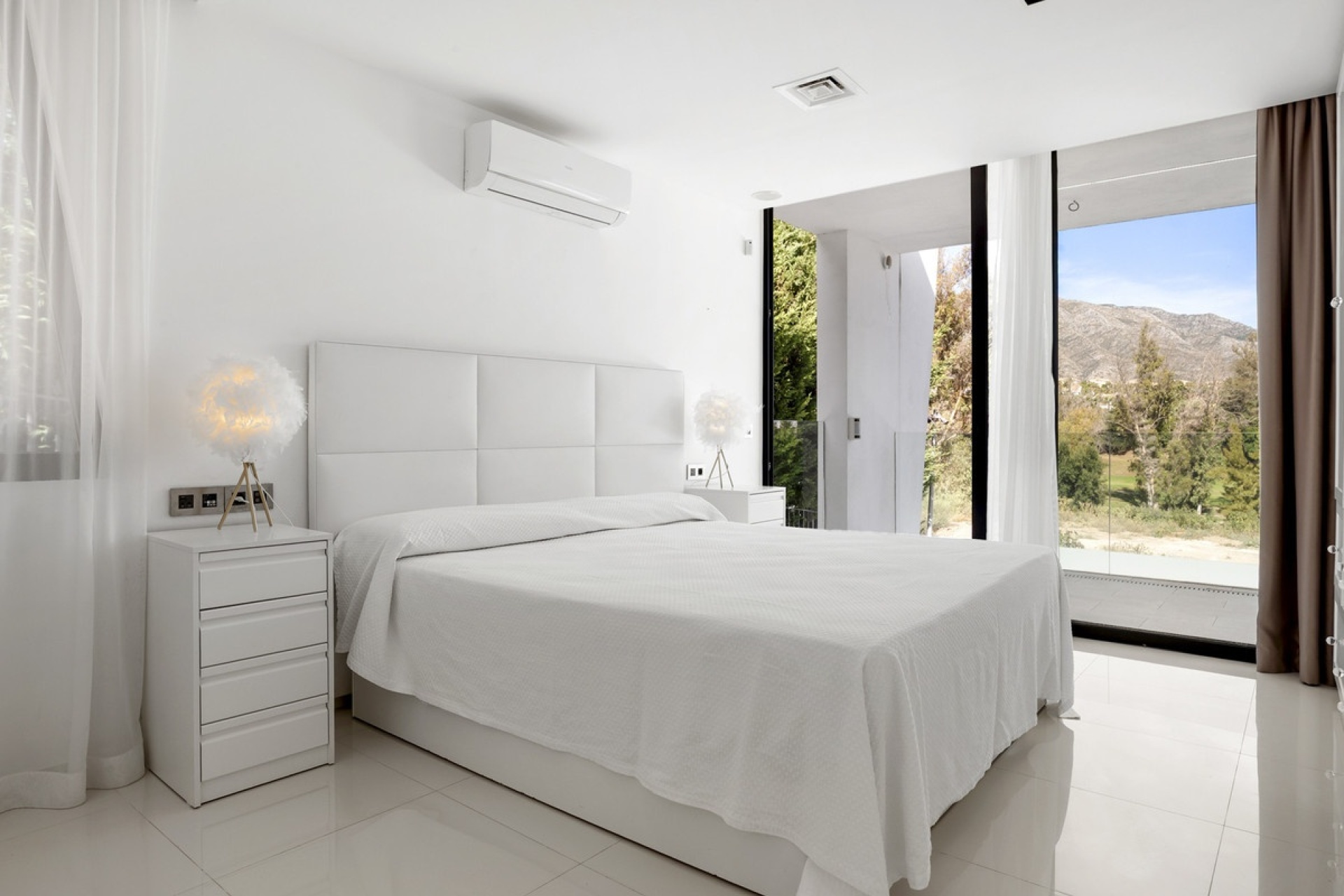 Resale - Villa - Marbella - Nueva Andalucía