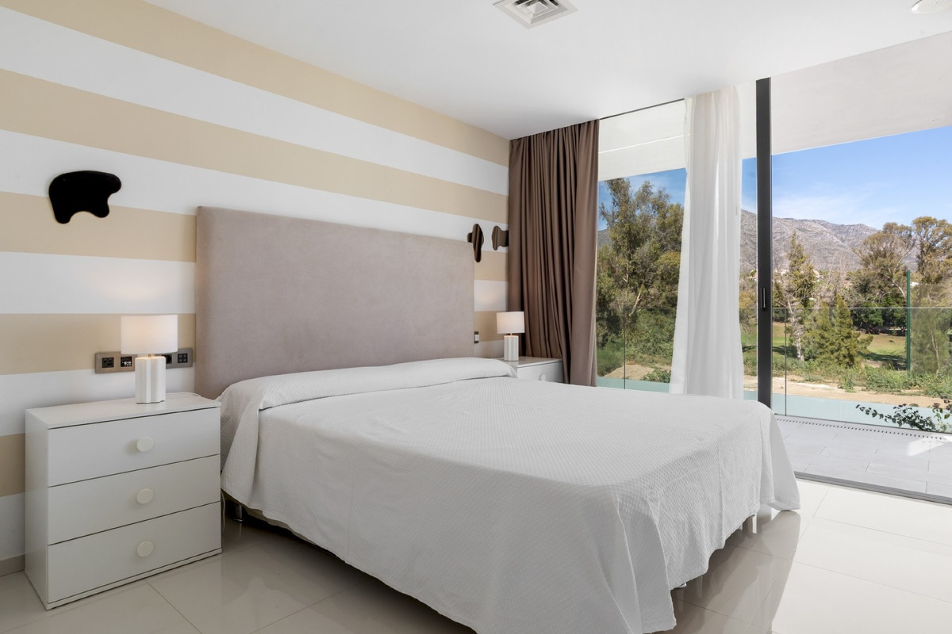 Resale - Villa - Marbella - Nueva Andalucía