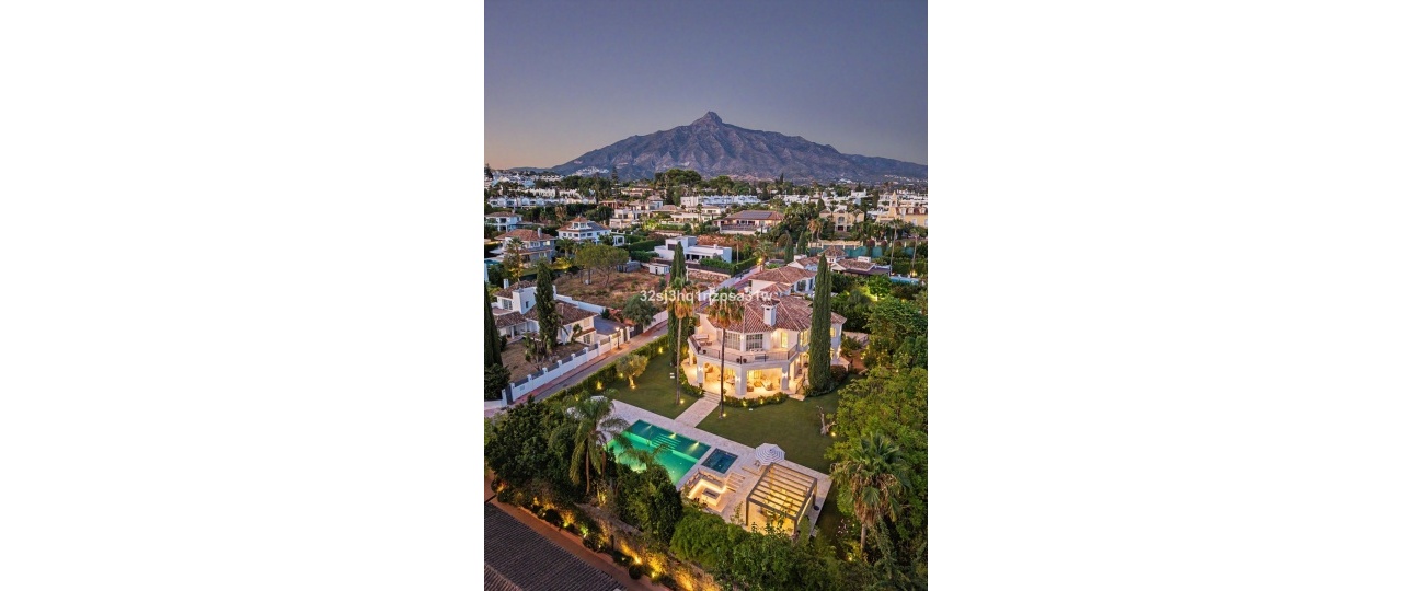 Resale - Villa - Marbella - Nueva Andalucía