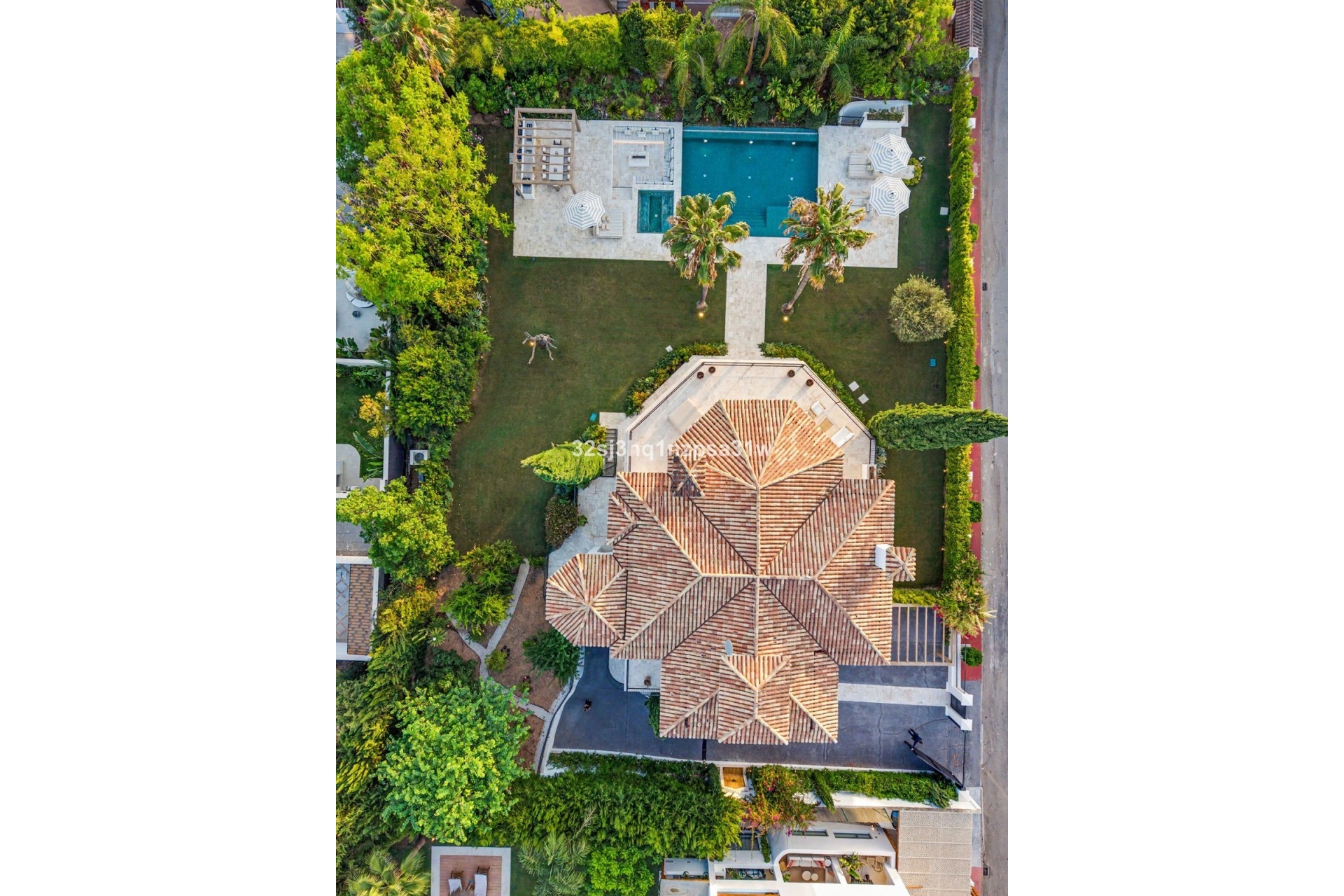 Resale - Villa - Marbella - Nueva Andalucía