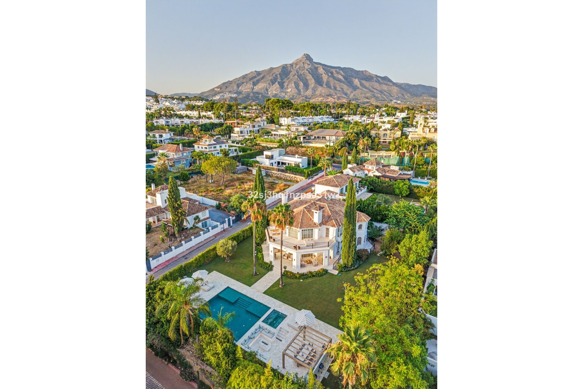 Resale - Villa - Marbella - Nueva Andalucía