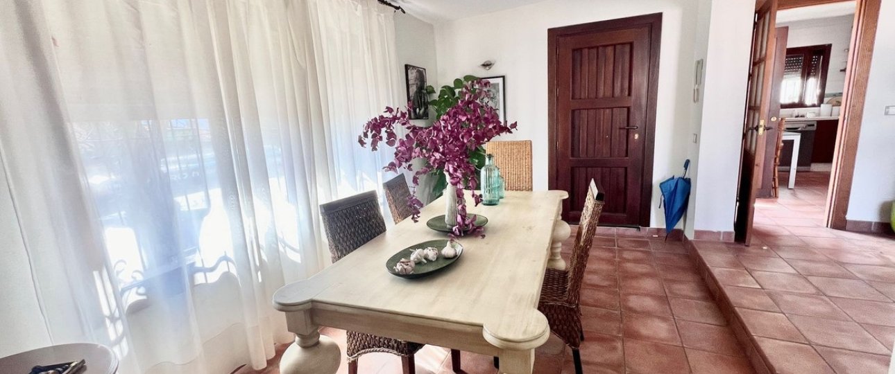 Resale - Villa - Marbella - Nueva Andalucía