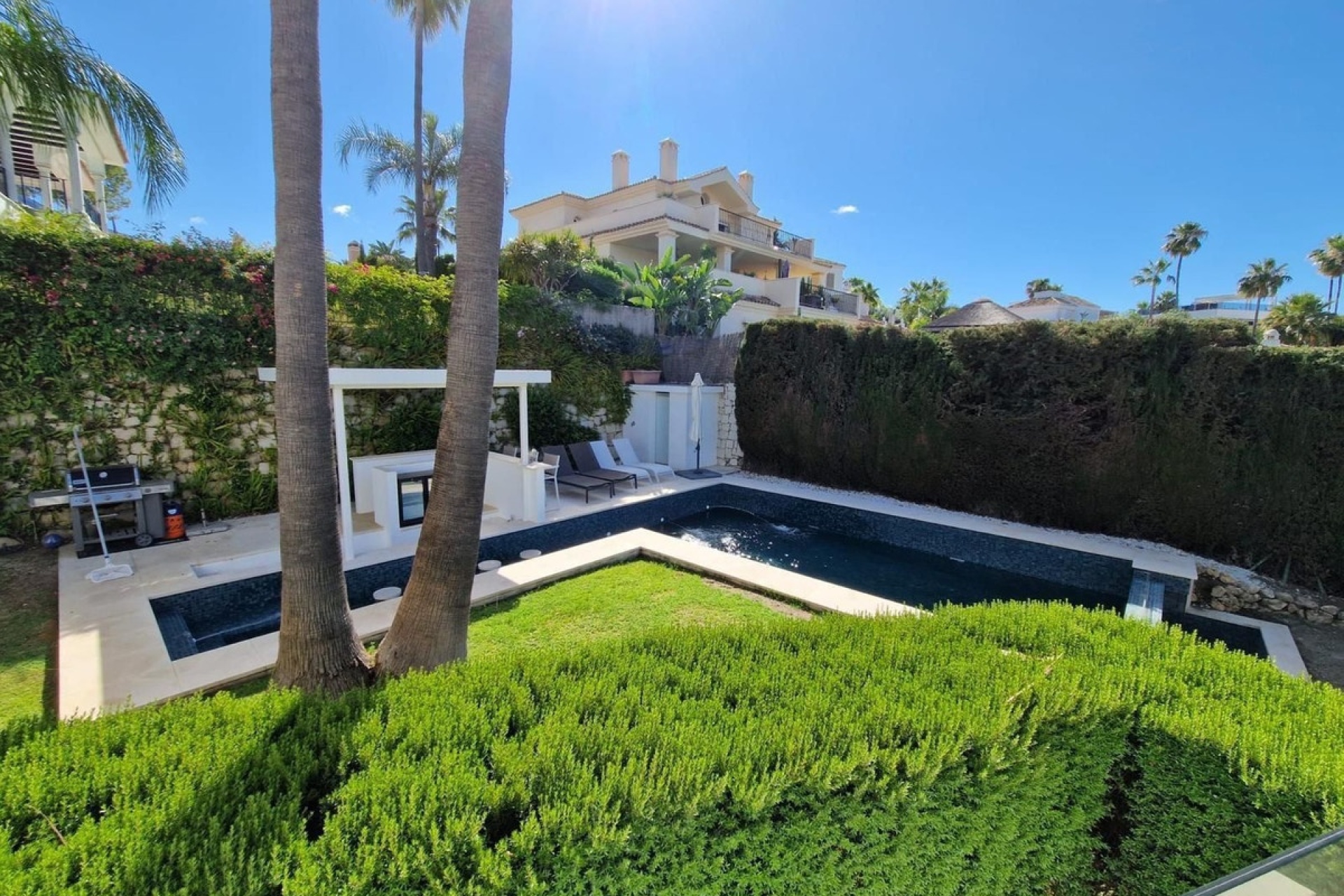 Resale - Villa - Marbella - Nueva Andalucía