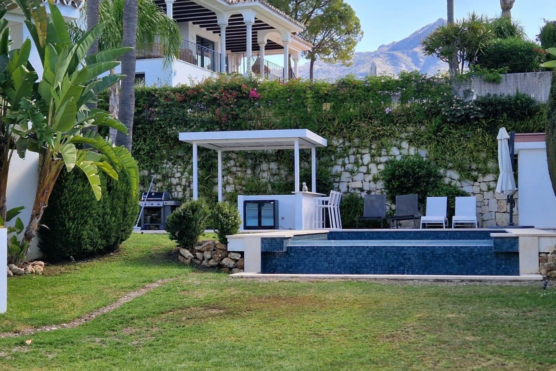 Resale - Villa - Marbella - Nueva Andalucía