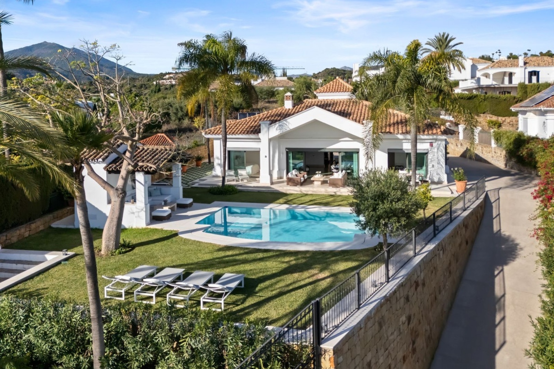 Resale - Villa - Marbella - Nueva Andalucía