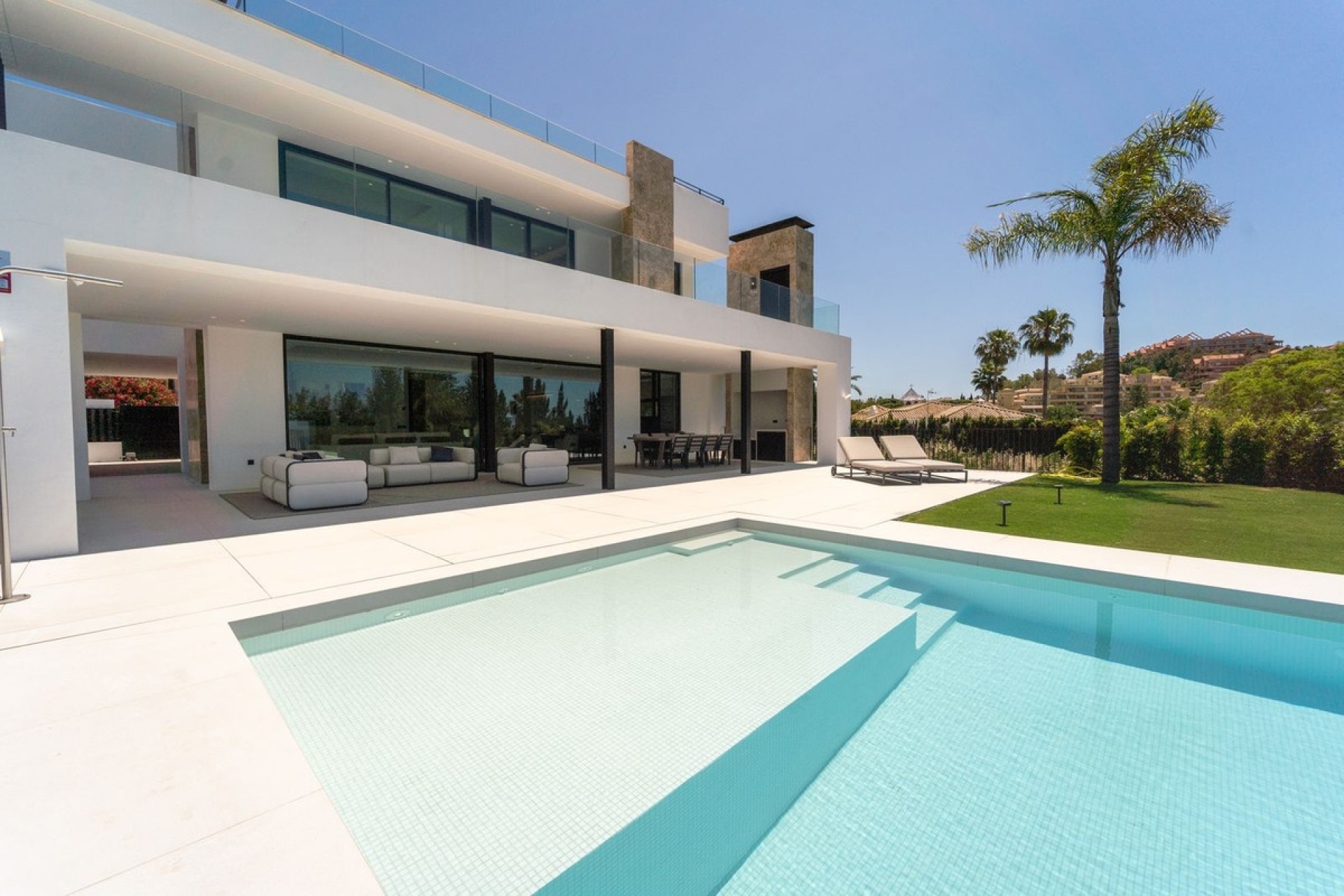 Resale - Villa - Marbella - Nueva Andalucía