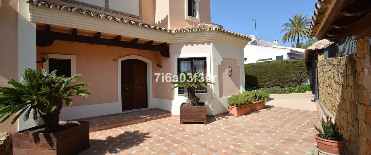 Resale - Villa - Marbella - Nueva Andalucía