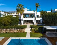 Resale - Villa - Marbella - Nueva Andalucía
