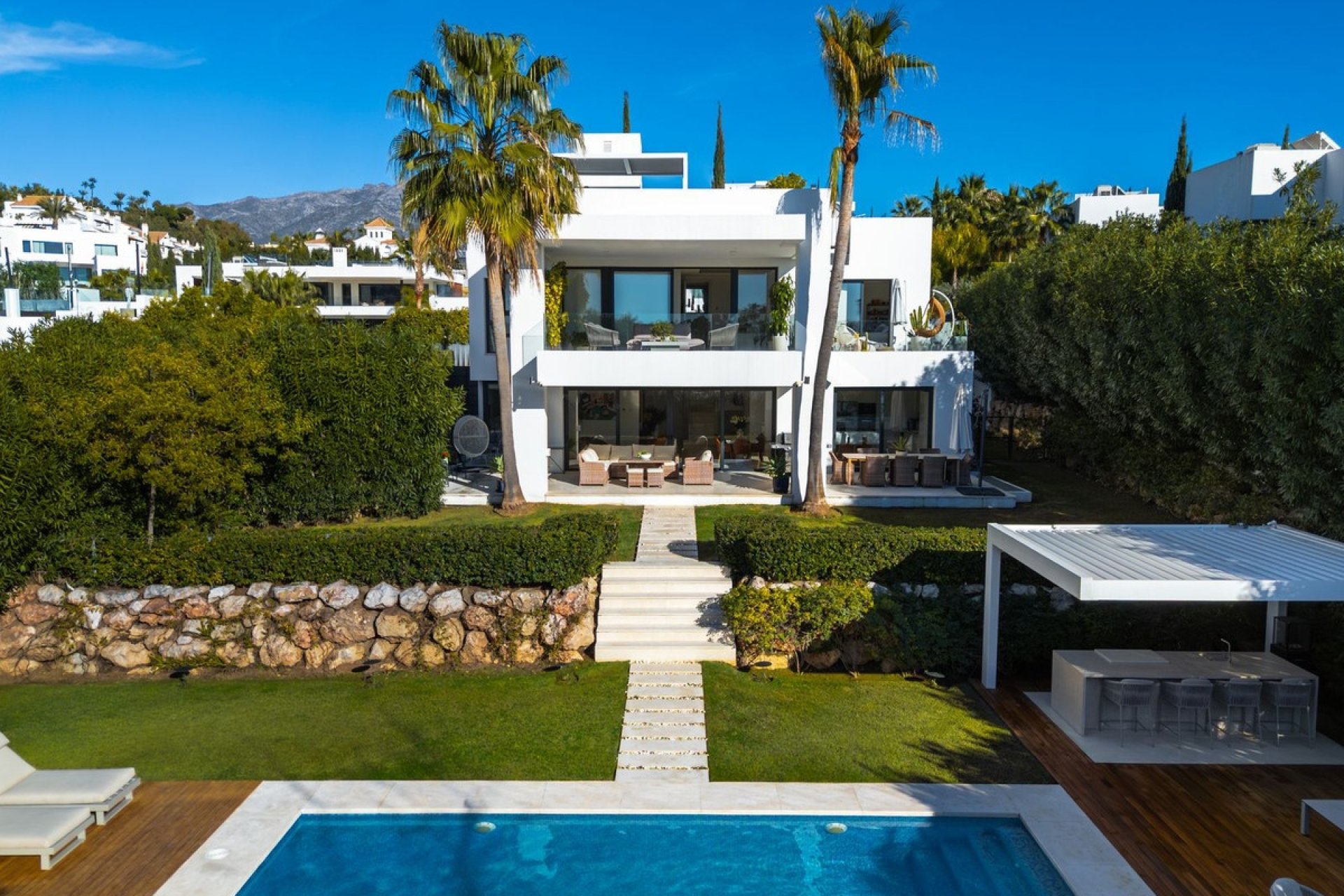 Resale - Villa - Marbella - Nueva Andalucía