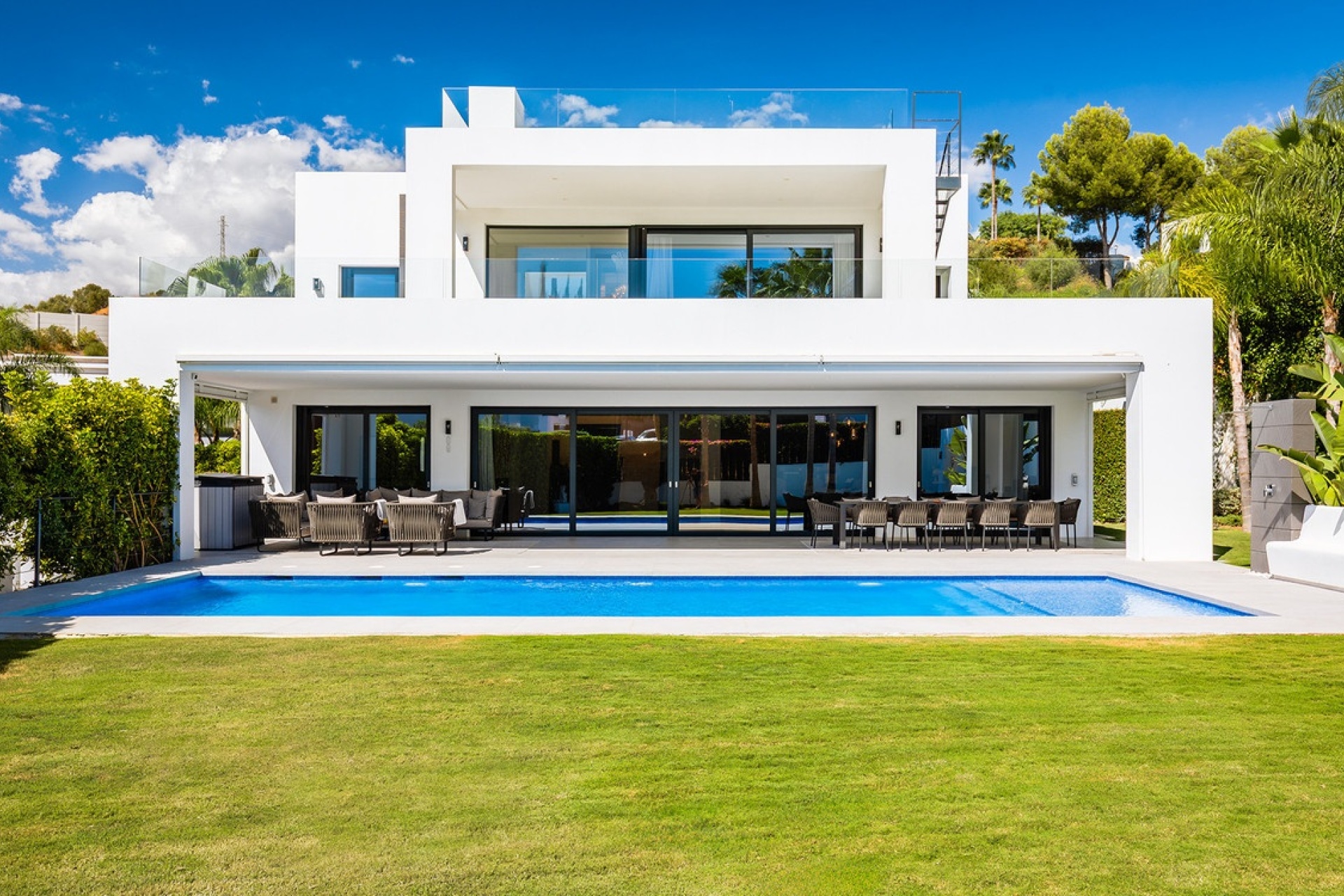 Resale - Villa - Marbella - Nueva Andalucía