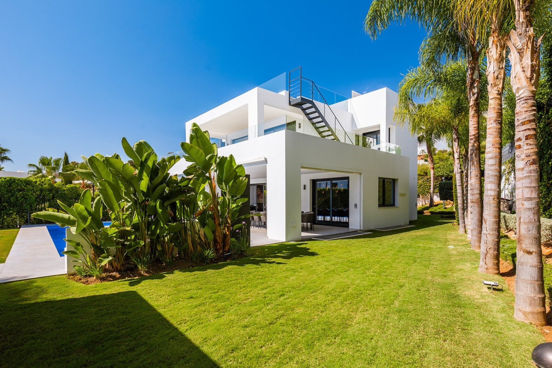 Resale - Villa - Marbella - Nueva Andalucía