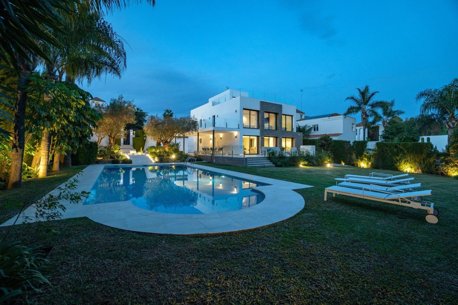 Resale - Villa - Marbella - Nueva Andalucía