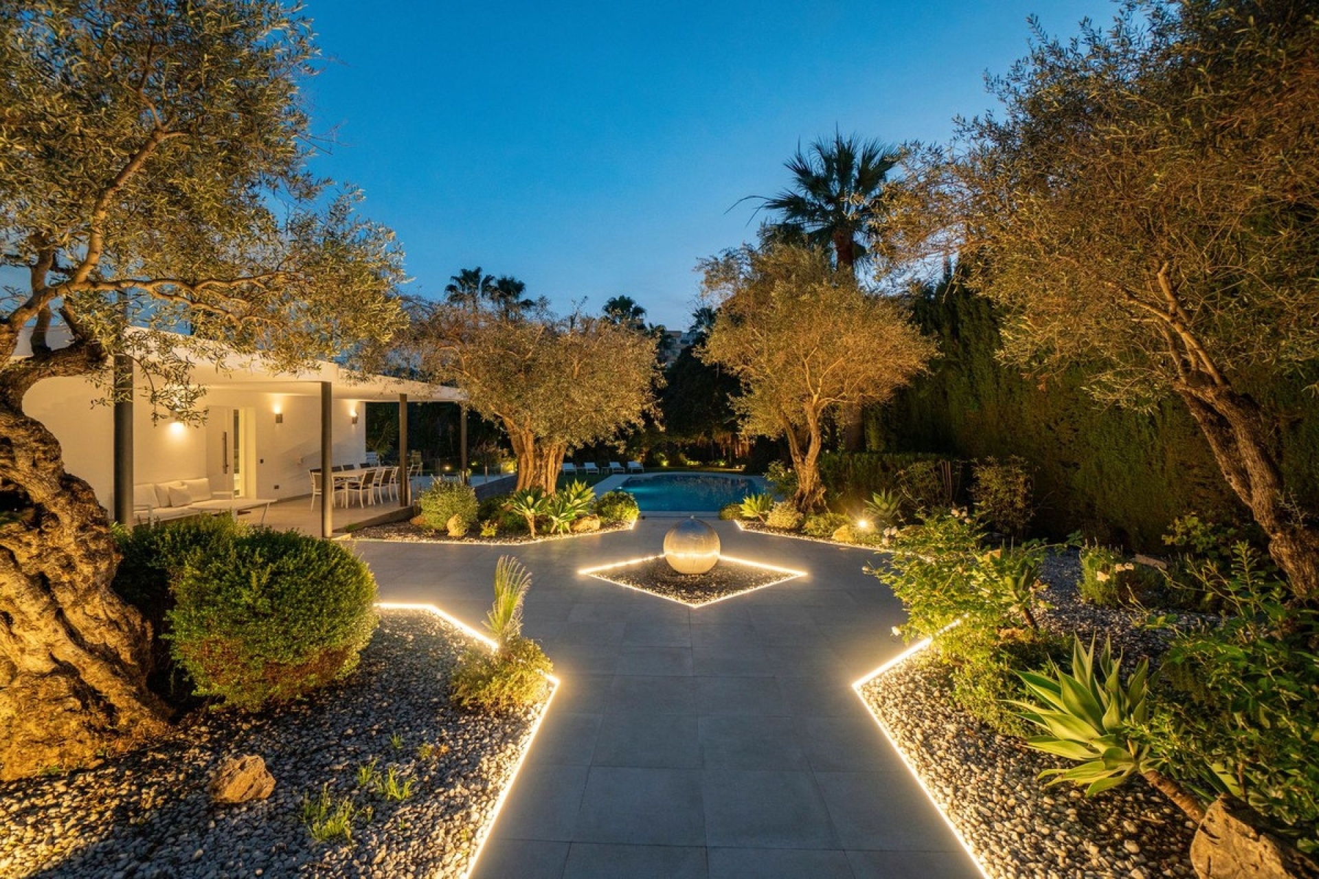 Resale - Villa - Marbella - Nueva Andalucía