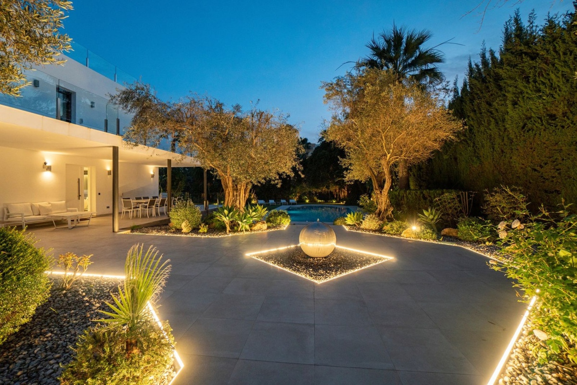 Resale - Villa - Marbella - Nueva Andalucía