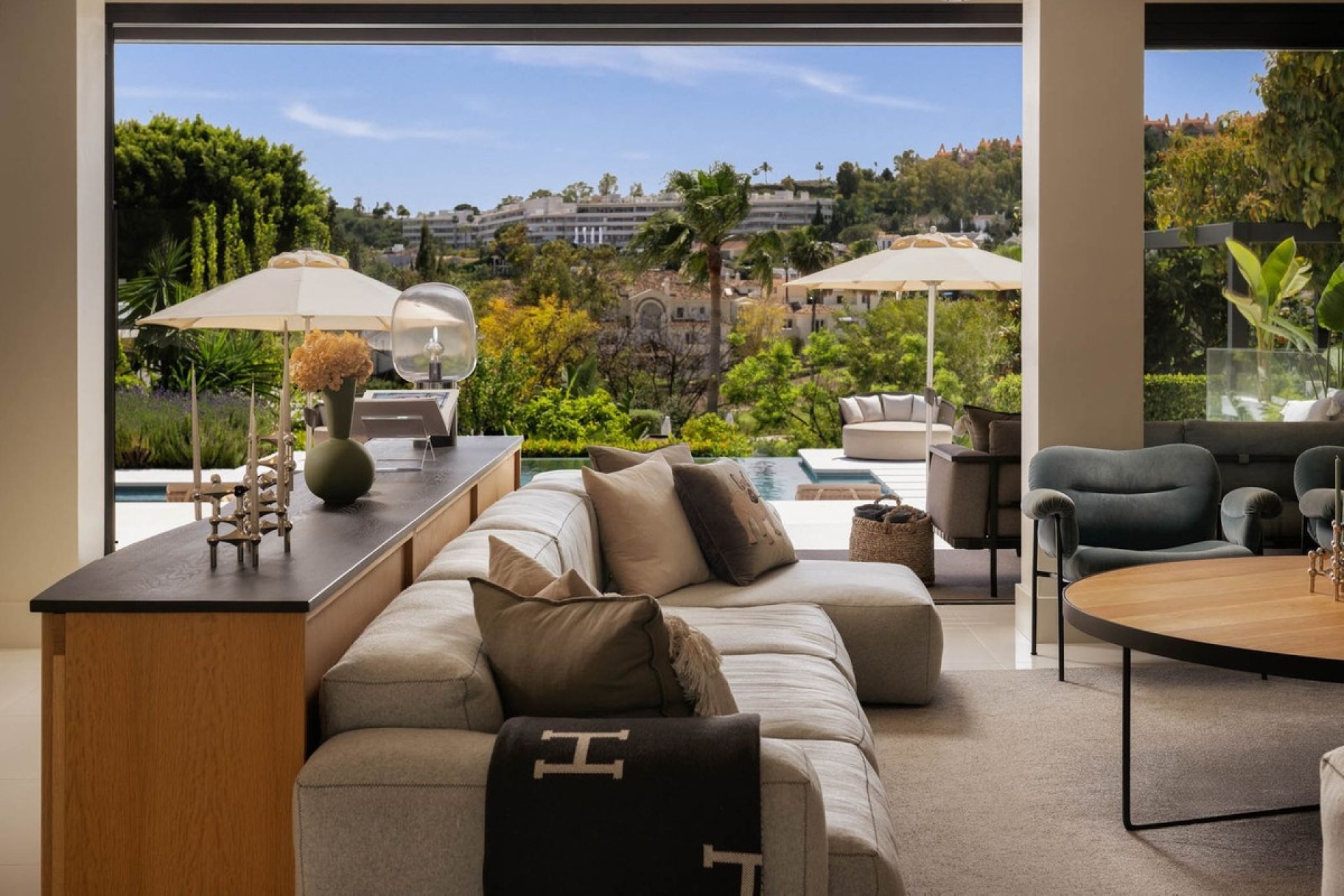 Resale - Villa - Marbella - Nueva Andalucía