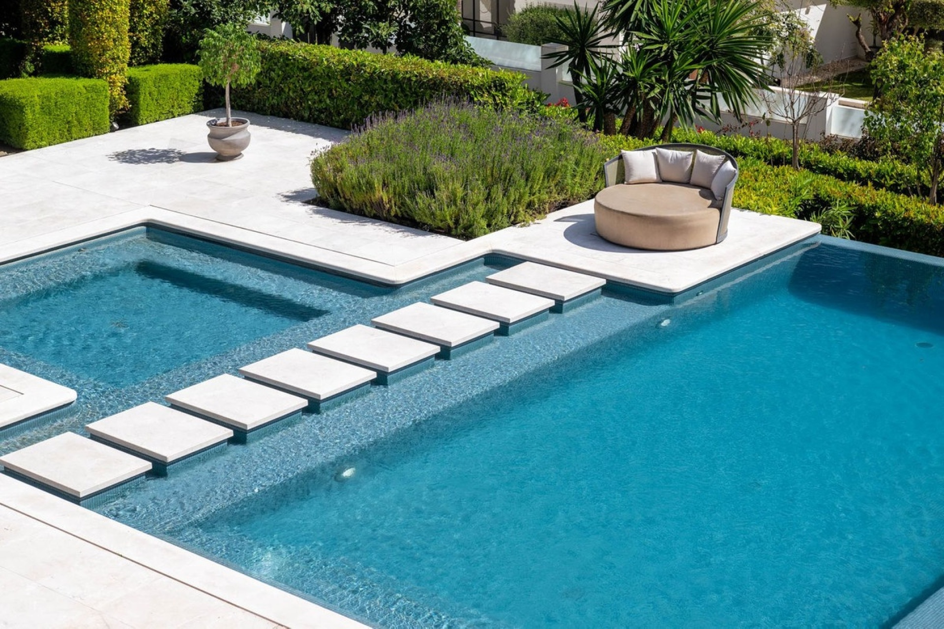 Resale - Villa - Marbella - Nueva Andalucía