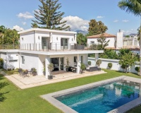 Resale - Villa - Marbella - Nueva Andalucía