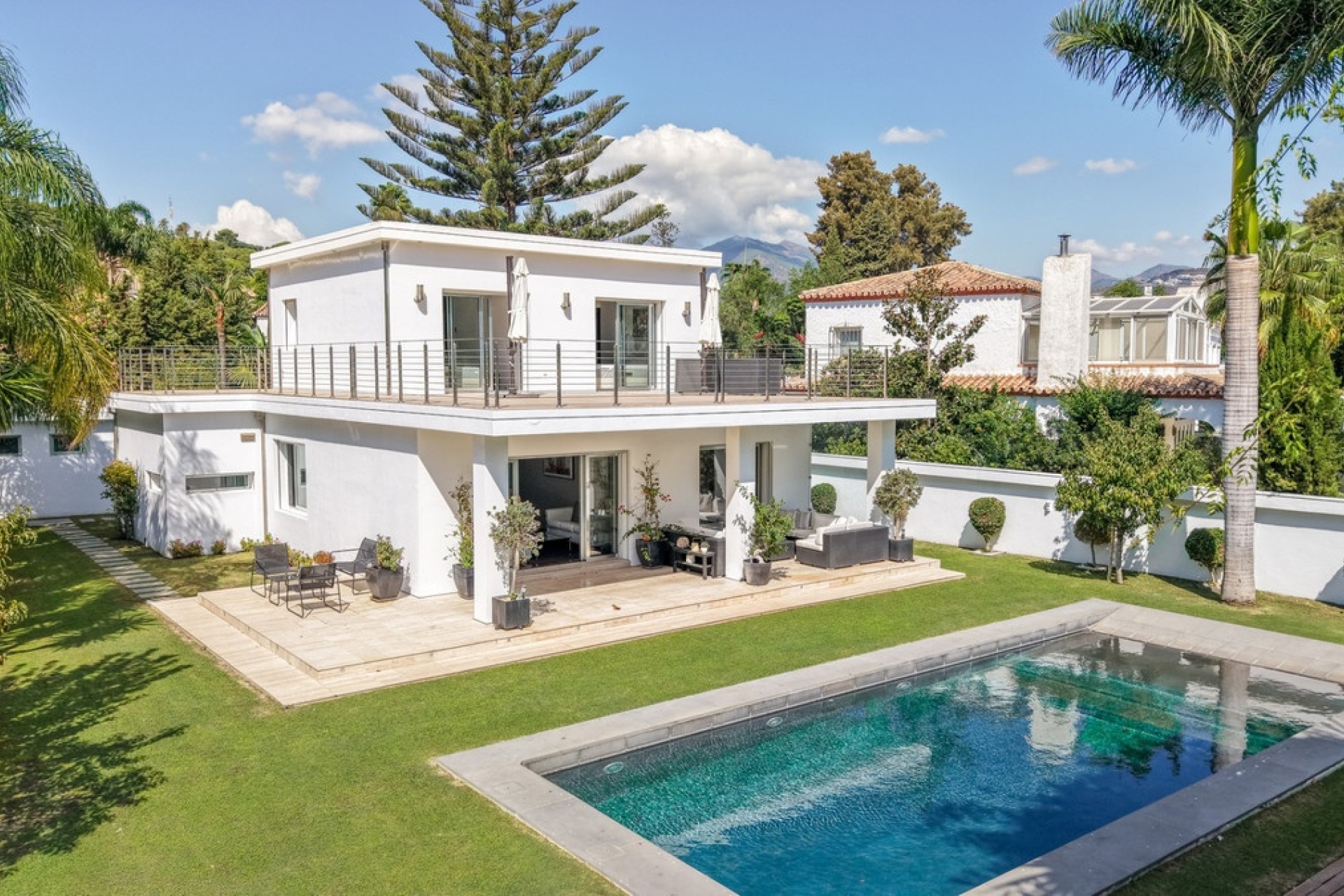 Resale - Villa - Marbella - Nueva Andalucía