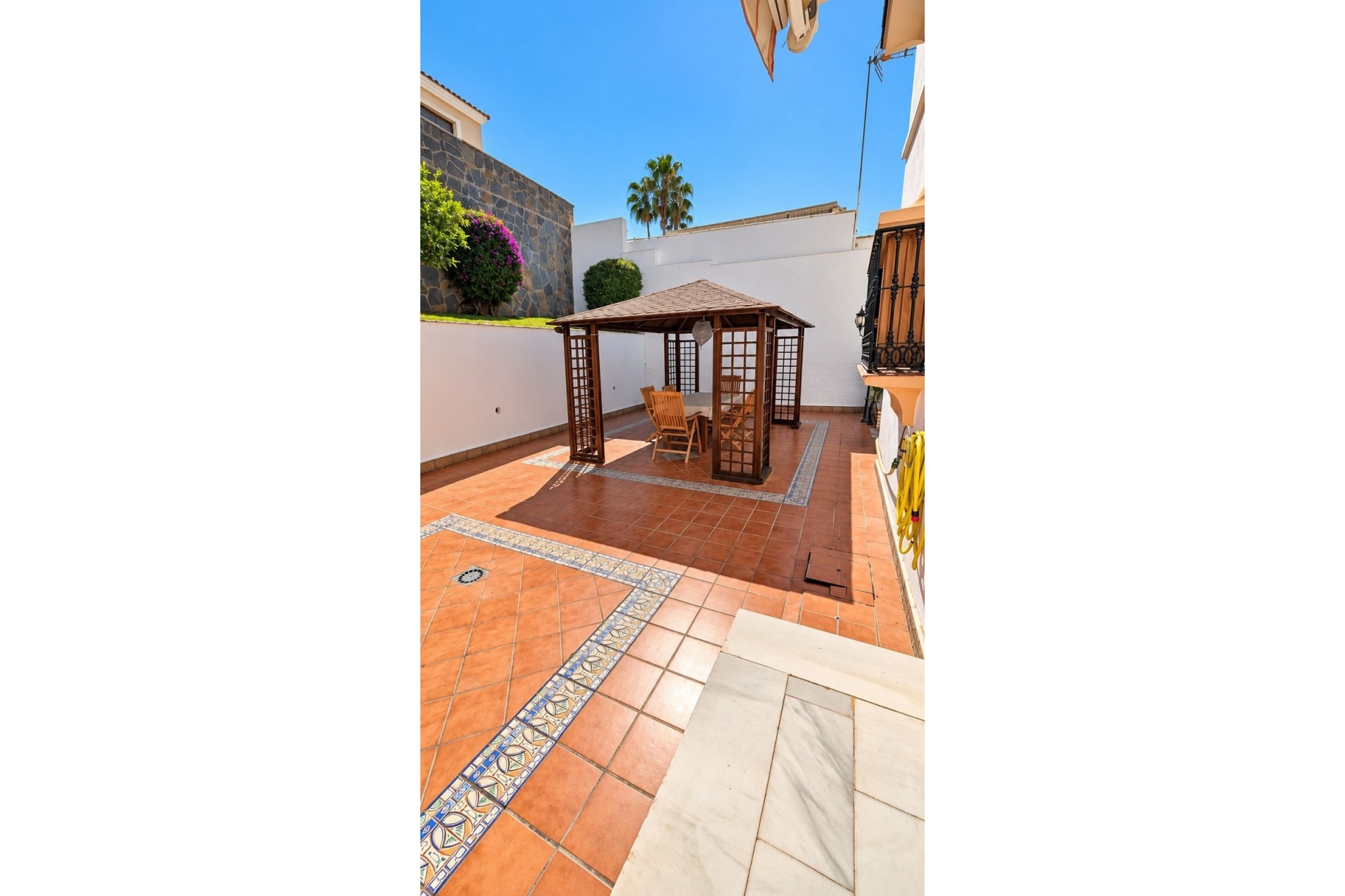 Resale - Villa - Marbella - Nueva Andalucía