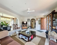 Resale - Villa - Marbella - Nueva Andalucía