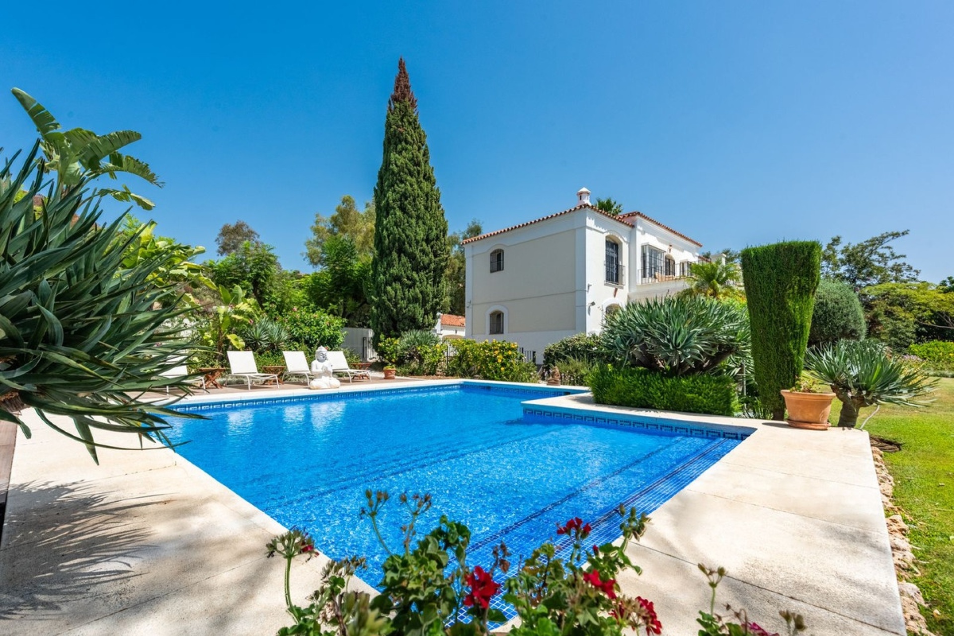 Resale - Villa - Marbella - Nueva Andalucía